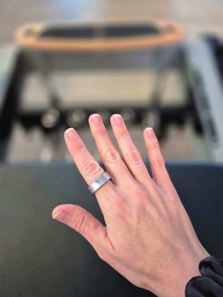 A lightweight fitness ring measuring workout metrics during exercise
