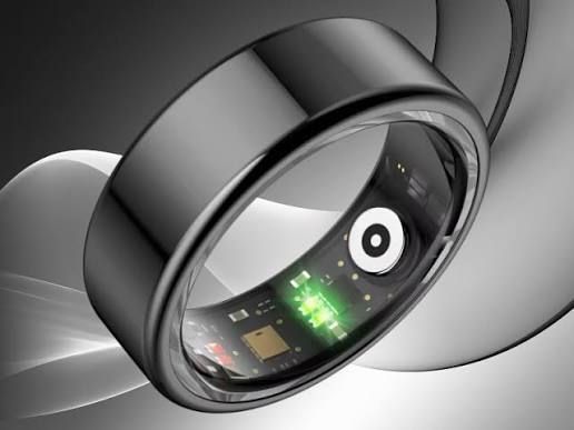 Herz P1 Smart Ring on a sleek charging dock next to a smartphone displaying the companion health app dashboard