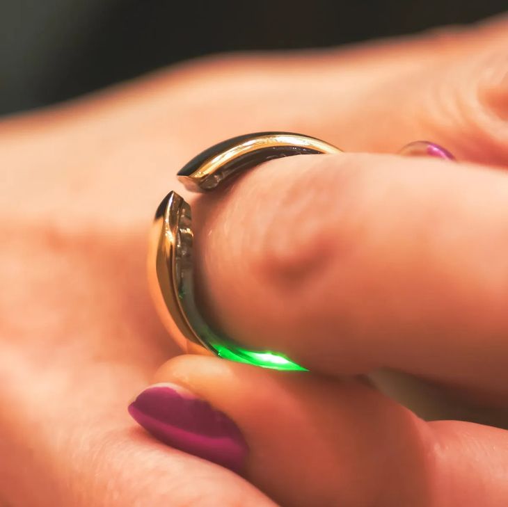 Elegant smart ring for women tracking biometrics and sleep stages