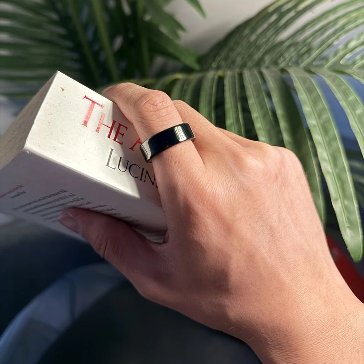 A detailed look at the sizing kit and return policy instructions